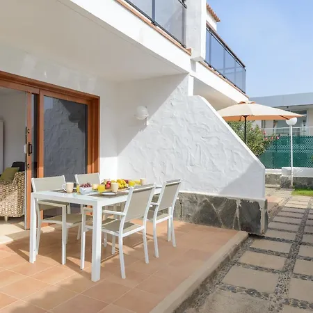 Bonito Con Piscina Junto A La Playa アパート
