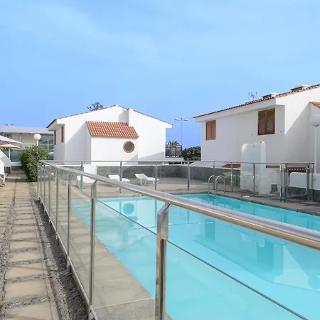 Bonito Con Piscina Junto A La Playa * San Bartolome de Tirajana (Gran Canaria)