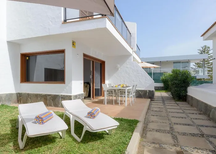 Bonito Con Piscina Junto A La Playa